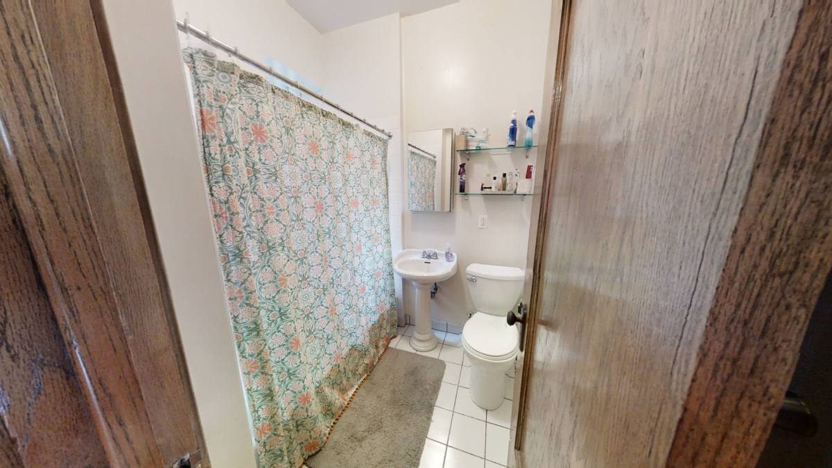 Apartment for rent at 1253 W Grace, Chicago, IL 60613