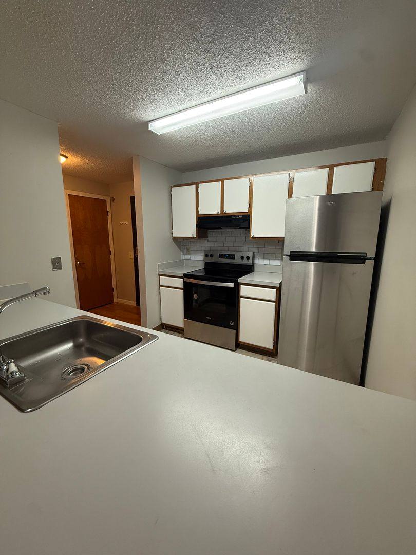 Apartment for rent at 10 Grand St, New Britain, CT 06053