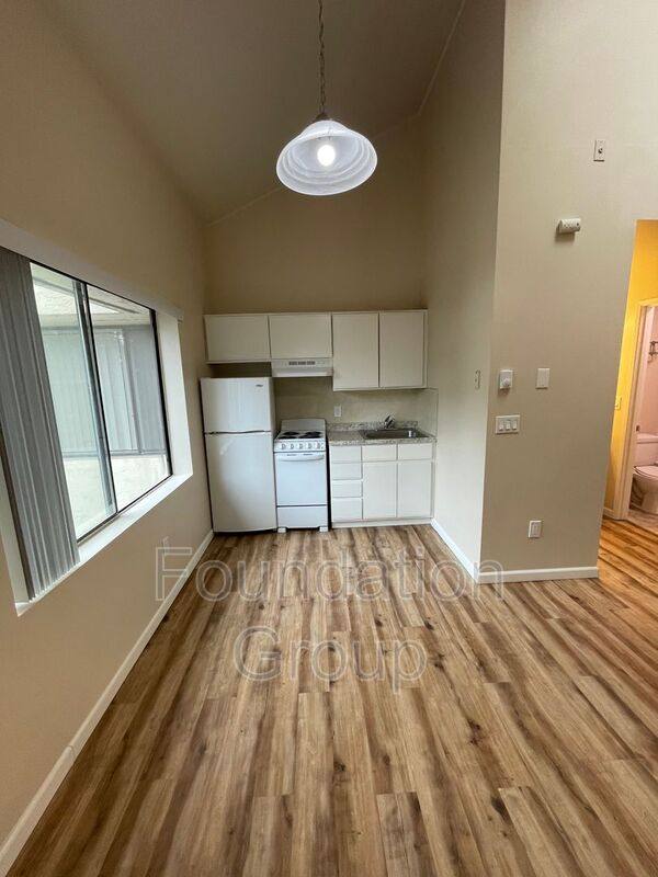 Apartment for rent at 400 10th Ave #401, Seattle, WA 98122