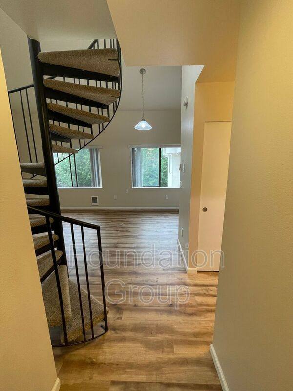 Apartment for rent at 400 10th Ave #401, Seattle, WA 98122