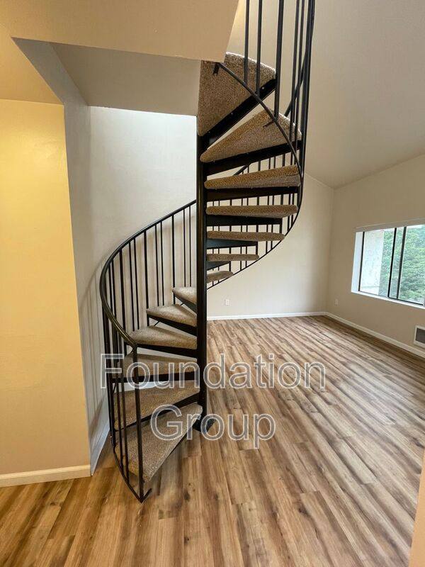 Apartment for rent at 400 10th Ave #401, Seattle, WA 98122