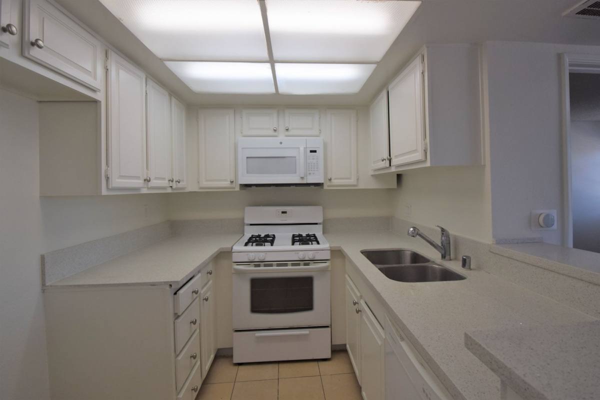 Apartment for rent at 11416 Albers St, North Hollywood, CA 91601