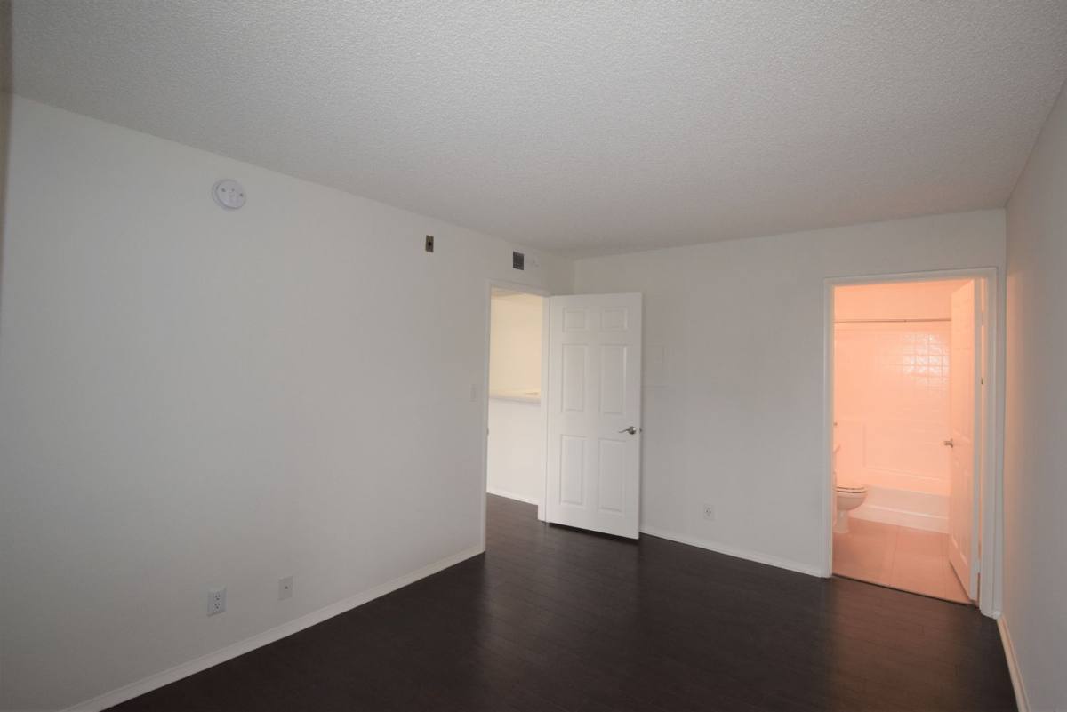 Apartment for rent at 11416 Albers St, North Hollywood, CA 91601