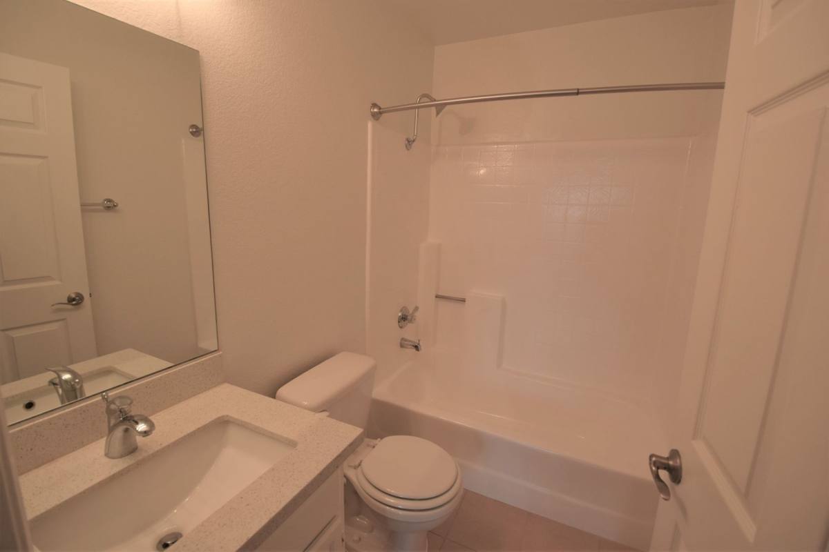 Apartment for rent at 11416 Albers St, North Hollywood, CA 91601