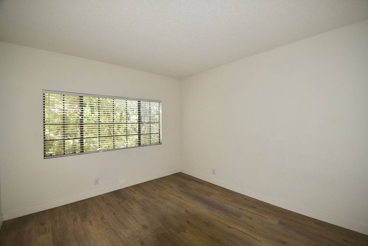 Apartment for rent at 11594 Moorpark St, North Hollywood, CA 91602