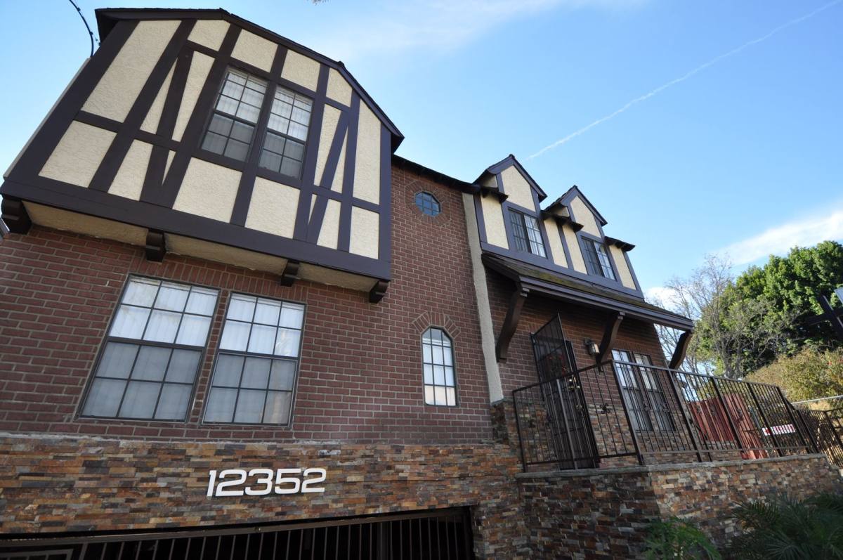 Apartment for rent at 12352 Burbank Blvd, Valley Village, CA 91607