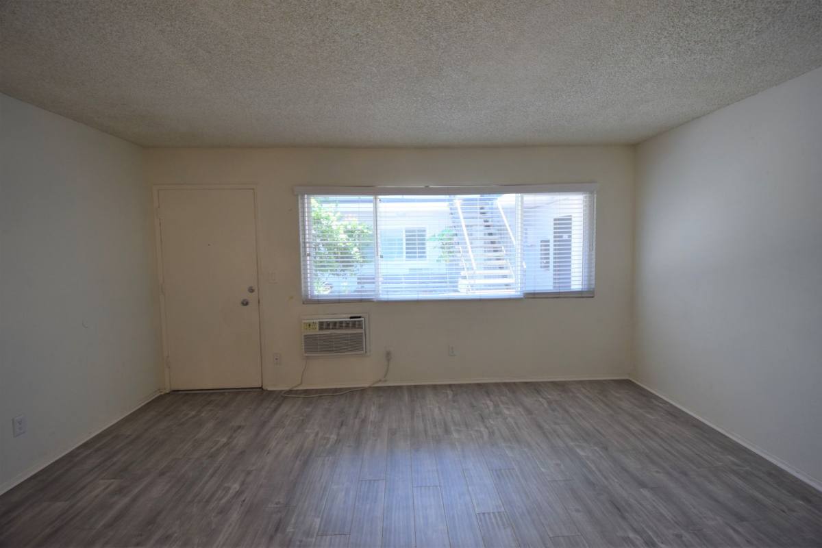 Apartment for rent at 14142 Victory Blvd, Van Nuys, CA 91401