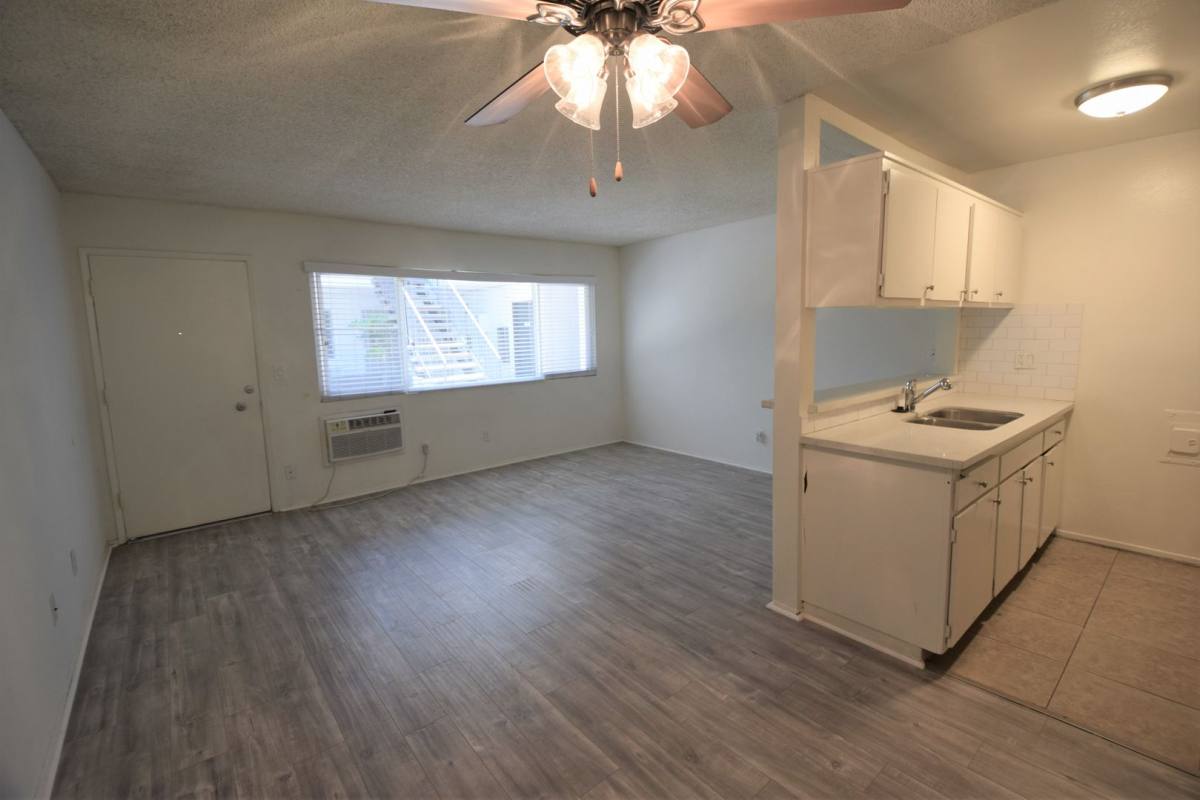 Apartment for rent at 14142 Victory Blvd, Van Nuys, CA 91401