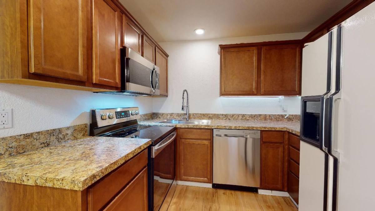 Townhouse for rent at 6448 138th Ave NE, Redmond, WA 98052