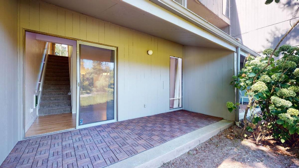 Townhouse for rent at 6448 138th Ave NE, Redmond, WA 98052