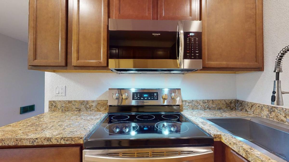 Townhouse for rent at 6448 138th Ave NE, Redmond, WA 98052