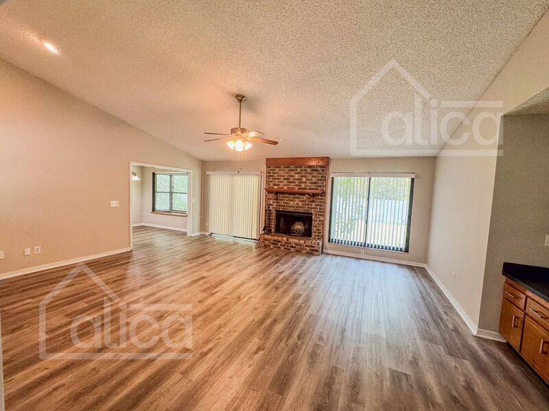 House for rent at 1959 Sussex Dr N, Orange Park, FL 32073