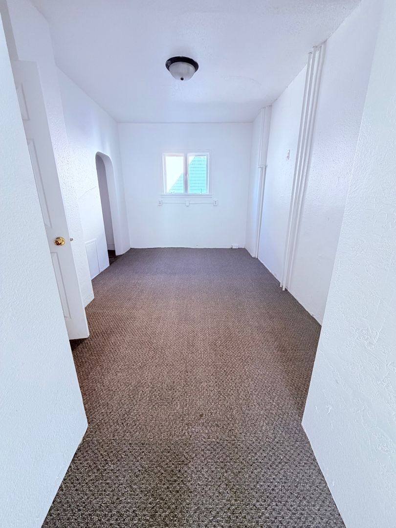 Apartment for rent at 424 SE 1st Ave, Aberdeen, SD 57401