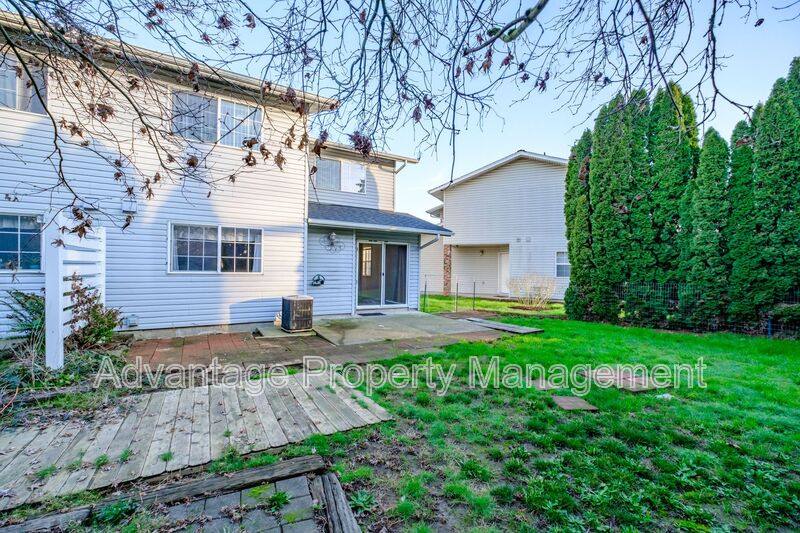 Townhouse for rent at 2870-2872 Raleigh Court SE, Albany, OR 97322