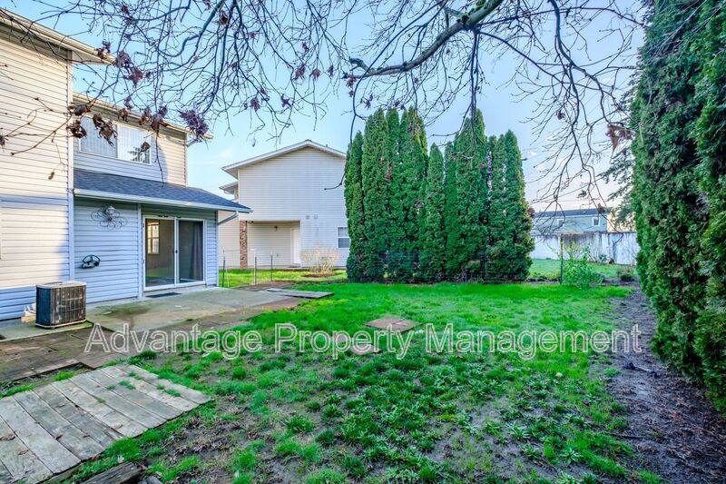 Townhouse for rent at 2870-2872 Raleigh Court SE, Albany, OR 97322