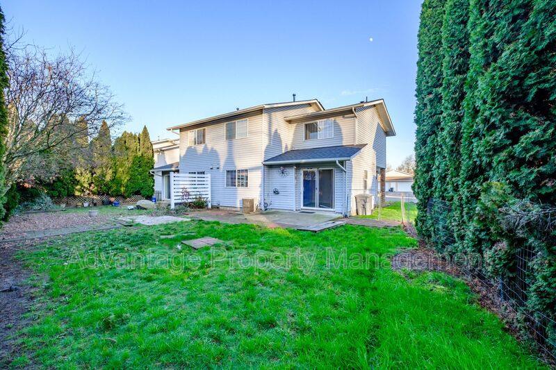Townhouse for rent at 2870-2872 Raleigh Court SE, Albany, OR 97322