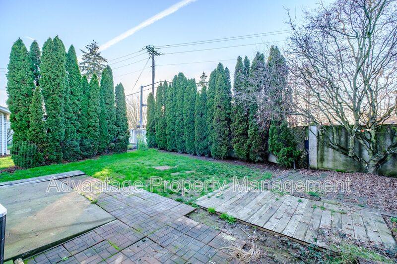 Townhouse for rent at 2870-2872 Raleigh Court SE, Albany, OR 97322