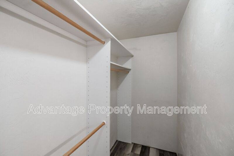 Townhouse for rent at 2870-2872 Raleigh Court SE, Albany, OR 97322