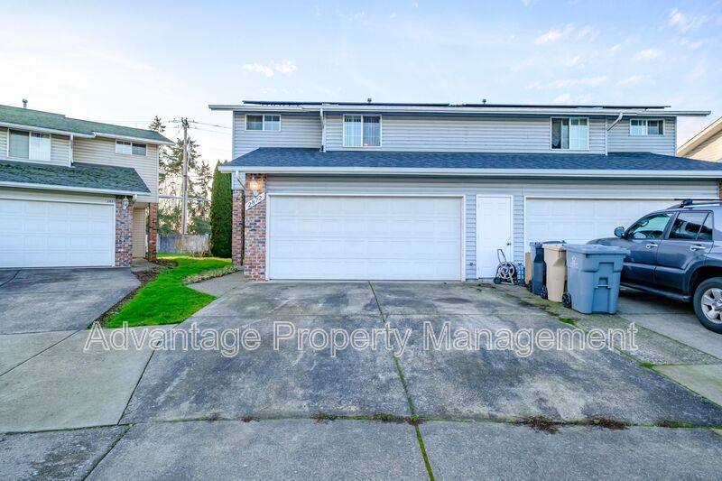 Townhouse for rent at 2870-2872 Raleigh Court SE, Albany, OR 97322
