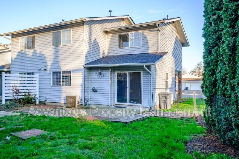 Townhouse for rent at 2870-2872 Raleigh Court SE, Albany, OR 97322