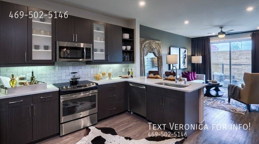 Apartment for rent at 1025 Preston Rd, Plano, TX 75093