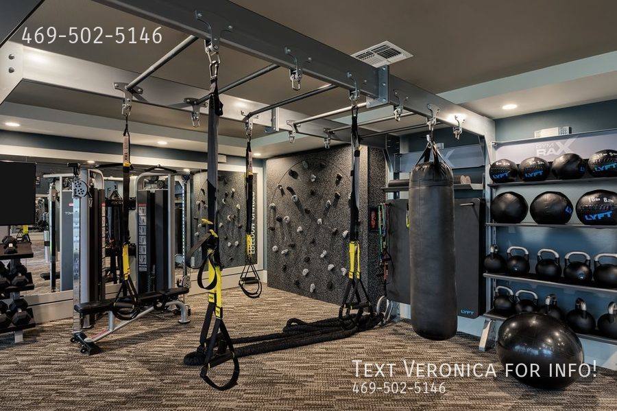 Apartment for rent at 1025 Preston Rd, Plano, TX 75093