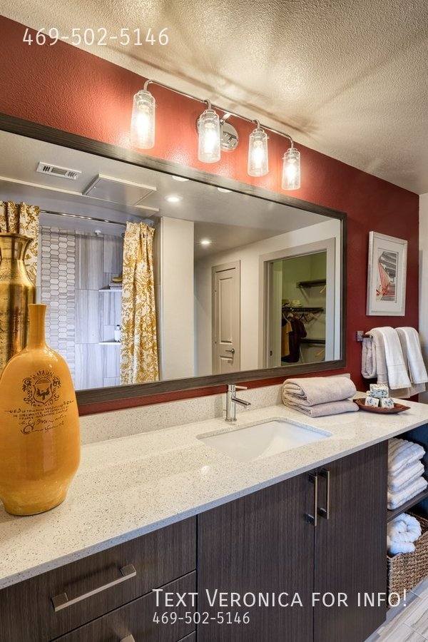 Apartment for rent at 1025 Preston Rd, Plano, TX 75093