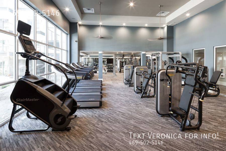 Apartment for rent at 1025 Preston Rd, Plano, TX 75093