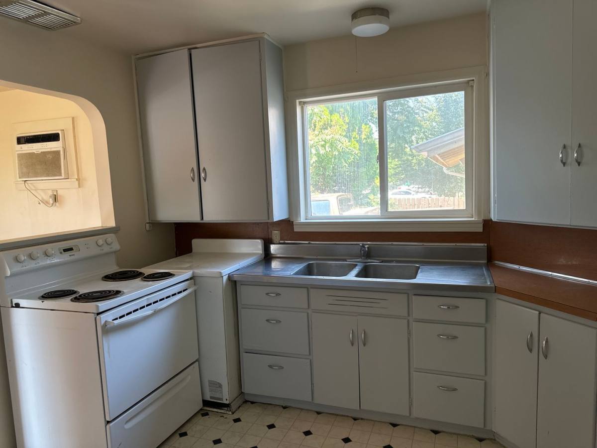 Apartment for rent at 401 SE 3rd, College Place, WA 99324