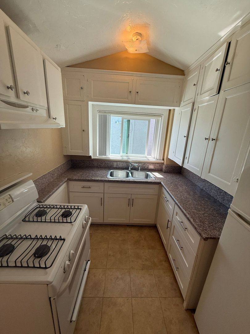 Apartment for rent at 2676-2680 Grant Way, San Diego, CA 92102