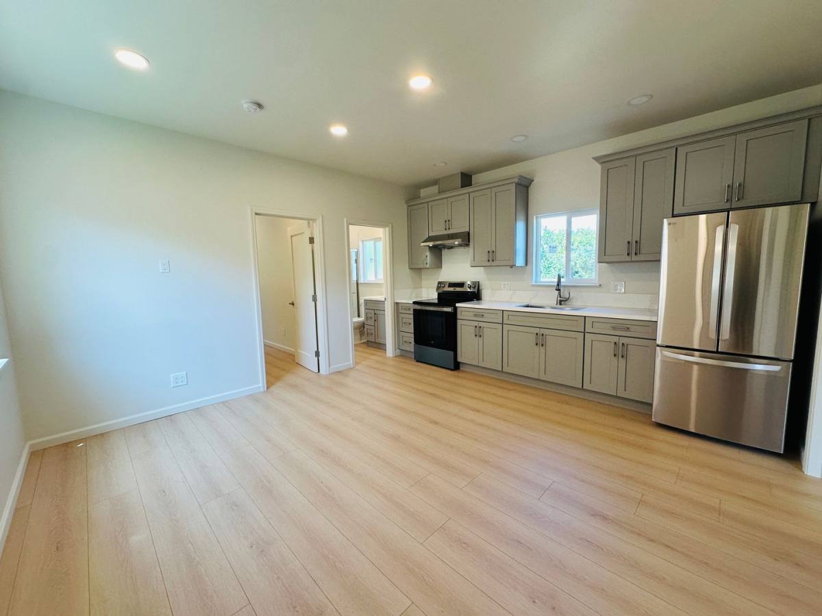 Apartment for rent at 1362 E 27th St, Oakland, CA 94606