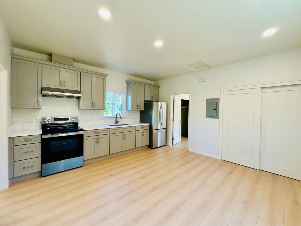 Apartment for rent at 1362 E 27th St, Oakland, CA 94606