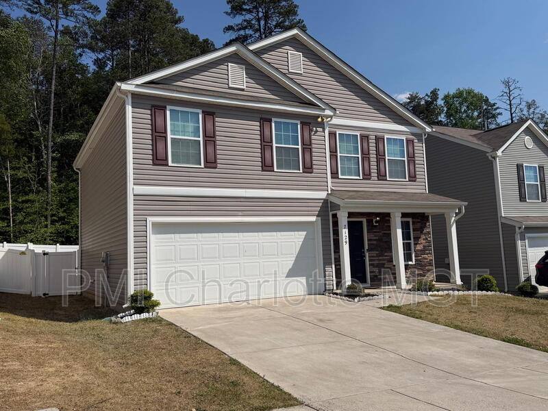 House for rent at 7129 Finnigan Rd, Charlotte, NC 28215