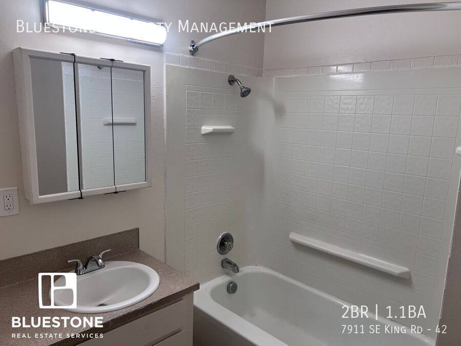Townhouse for rent at 7911 SE King Rd, Portland, OR 97222