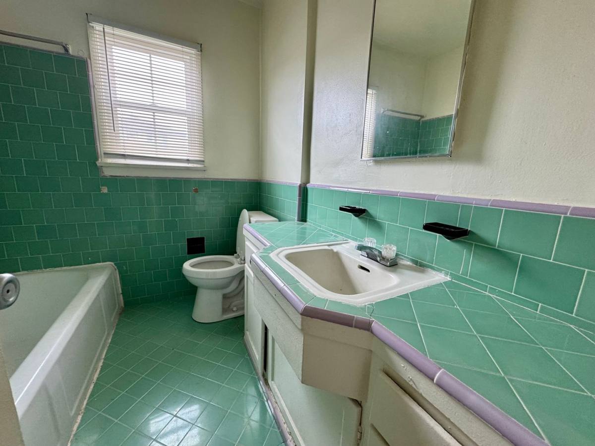 Apartment for rent at 1624 S Bronson Ave, Los Angeles, CA 90019