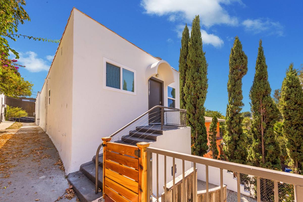 Apartment for rent at 1329-1331 Quintero St, Los Angeles, CA 90026