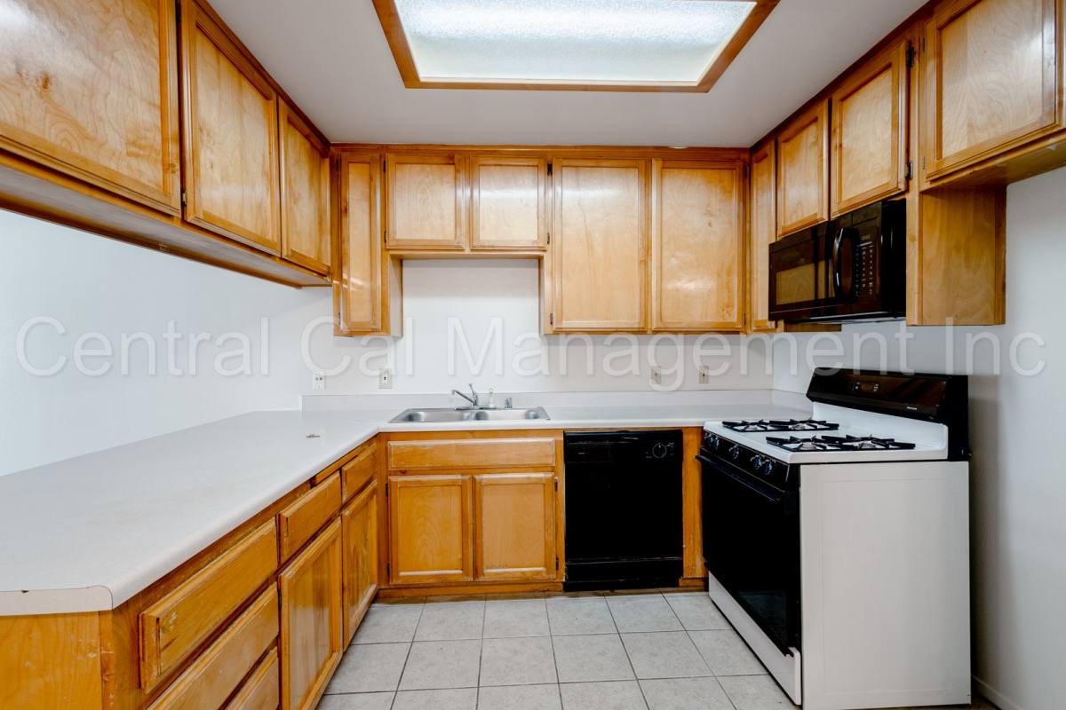 Apartment for rent at 4201 Kilterbury Lane, Bakersfield, CA 93311