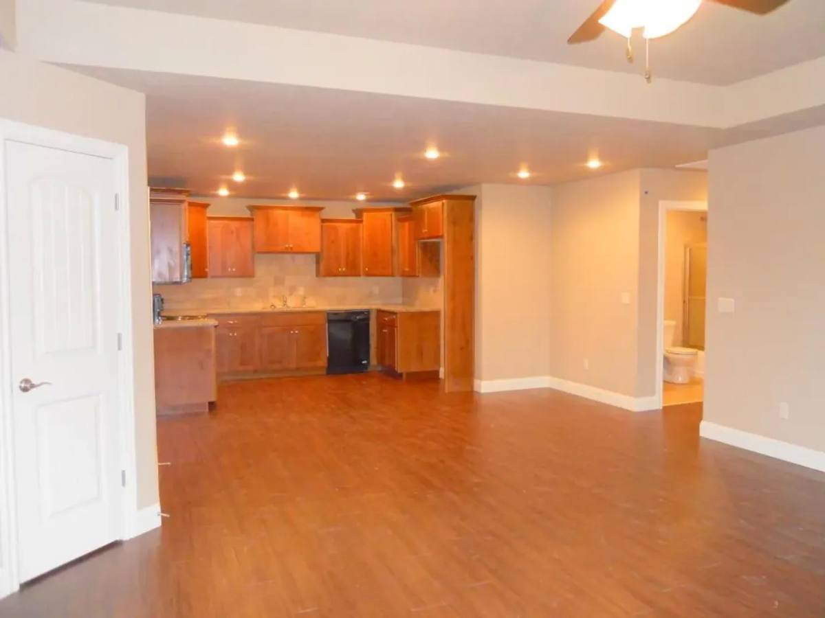Townhouse for rent at 2401 W Bridlewood Trail, Pittsburg, MO 65724