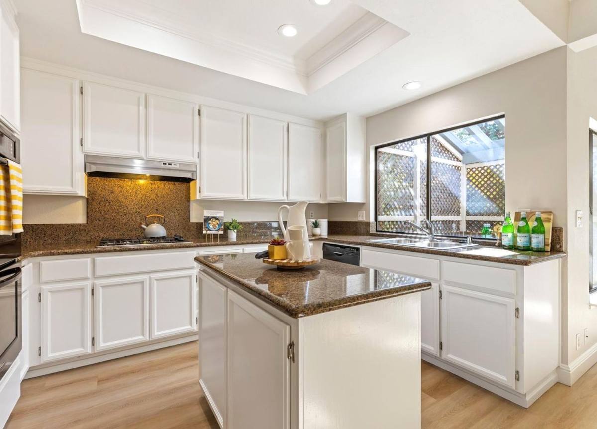 Townhouse for rent at 1661 Geary Rd, Walnut Creek, CA 94597