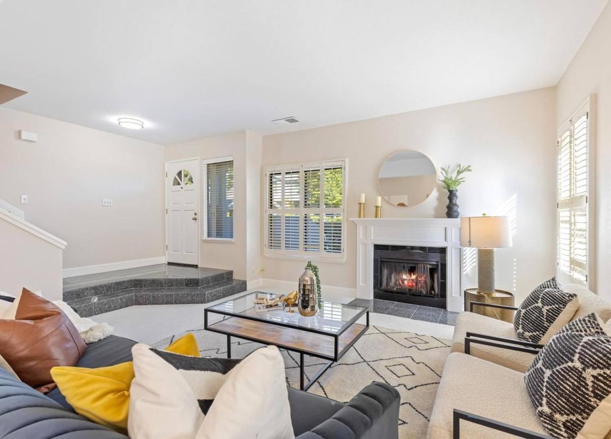 Townhouse for rent at 1661 Geary Rd, Walnut Creek, CA 94597