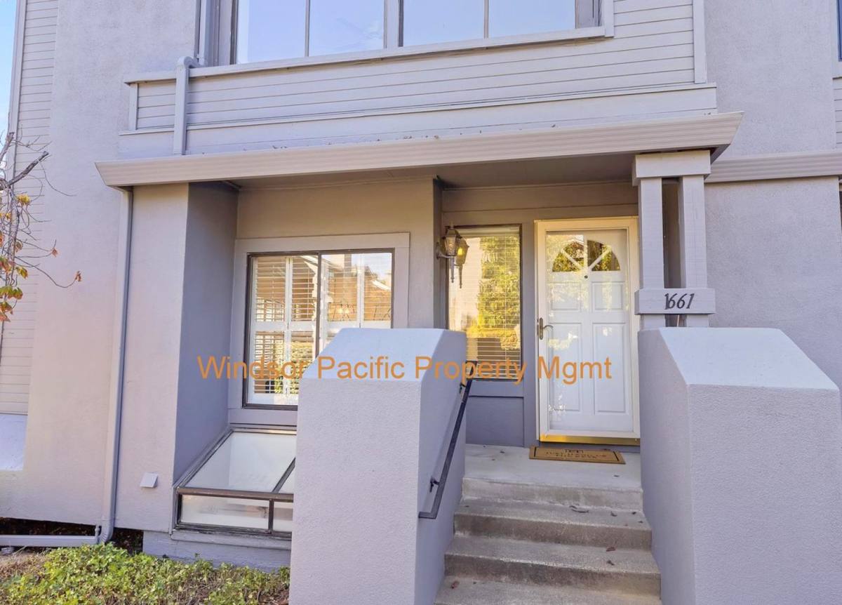 Townhouse for rent at 1661 Geary Rd, Walnut Creek, CA 94597