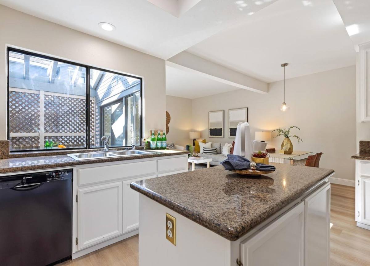 Townhouse for rent at 1661 Geary Rd, Walnut Creek, CA 94597