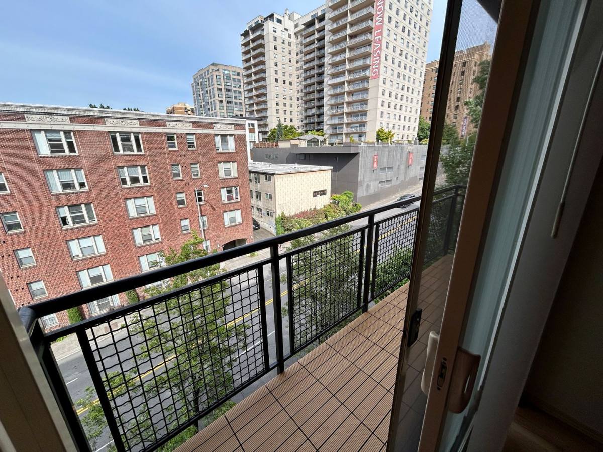 Condo for rent at 1323 Boren Ave, Seattle, WA 98101