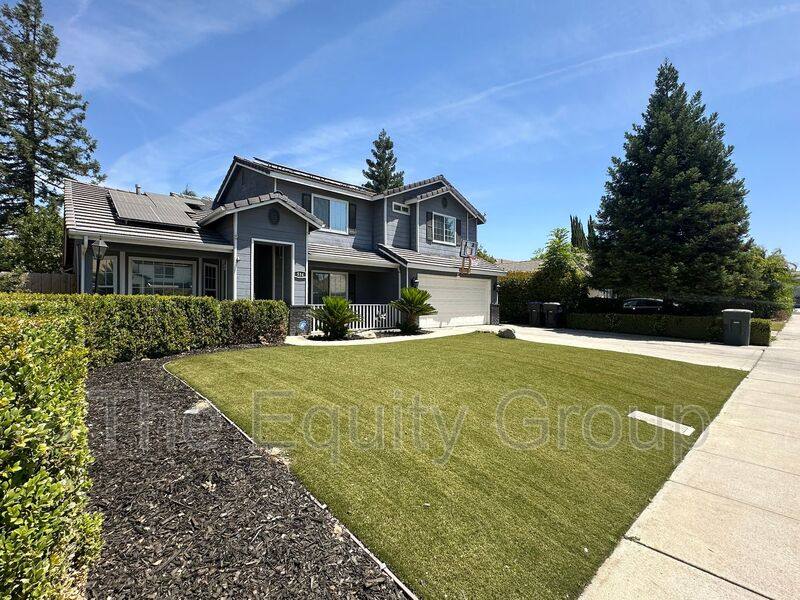 House for rent at 534 W Russell Ave, Visalia, CA 93277