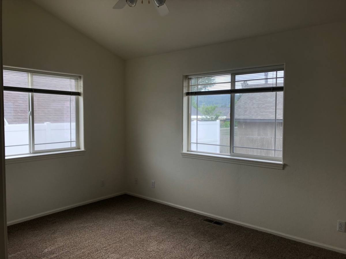 House for rent at 1999 NW Calkins, Roseburg, OR 97471