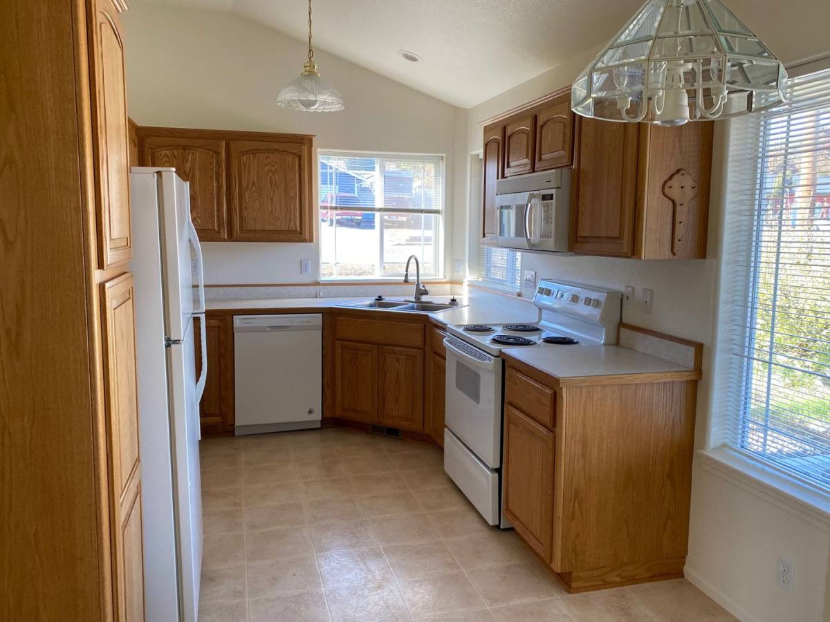 House for rent at 1999 NW Calkins, Roseburg, OR 97471