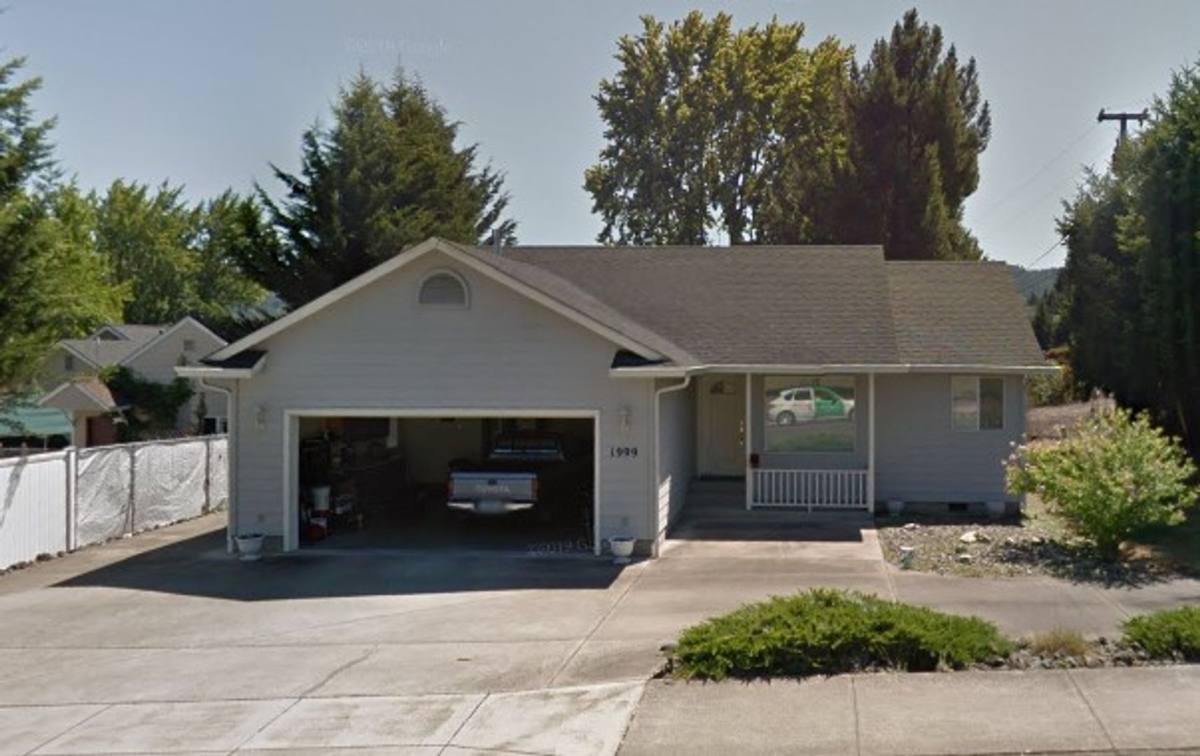 House for rent at 1999 NW Calkins, Roseburg, OR 97471