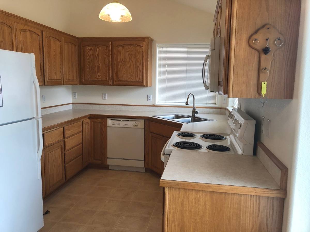 House for rent at 1999 NW Calkins, Roseburg, OR 97471