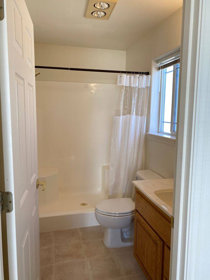 House for rent at 1999 NW Calkins, Roseburg, OR 97471