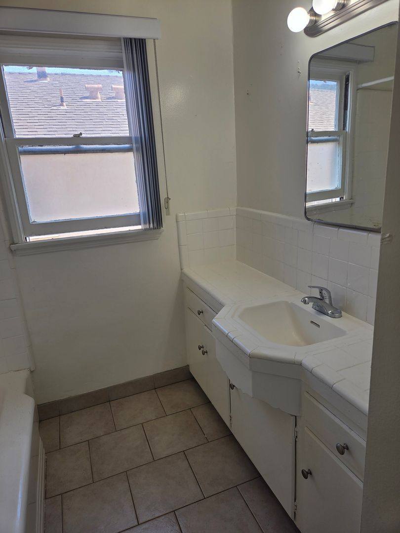 Apartment for rent at 1914 No Verdugo Rd, Glendale, CA 91208